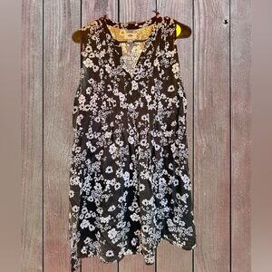 Old Navy Women’s mini dress, sleeveless in black & white, Lg petite.